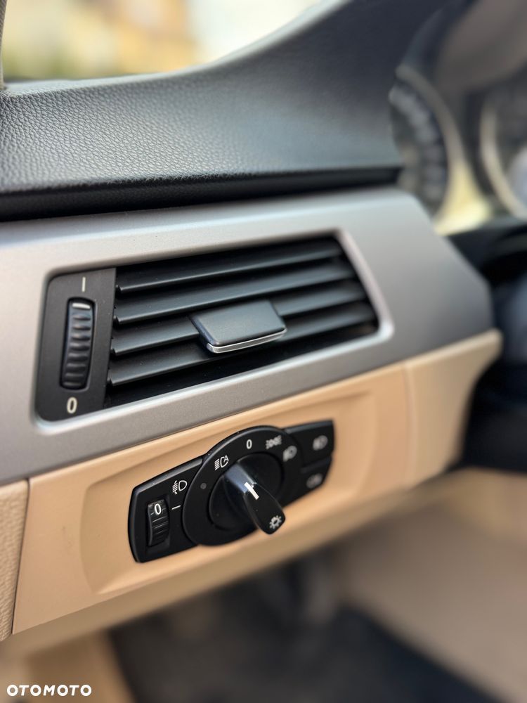 BMW Seria 3 320i - 12