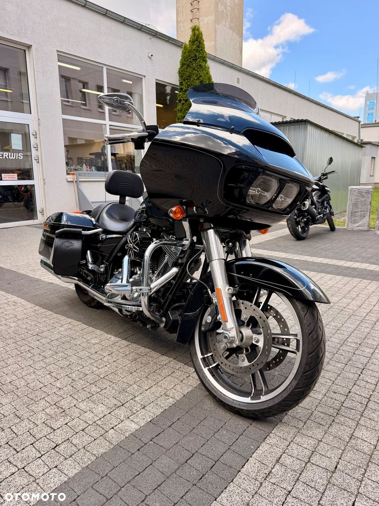 Harley-Davidson Touring Road Glide - 2