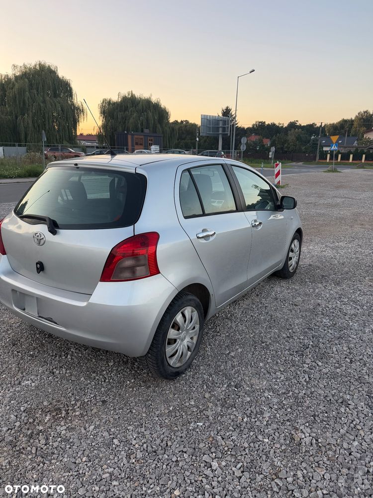 Toyota Yaris - 4
