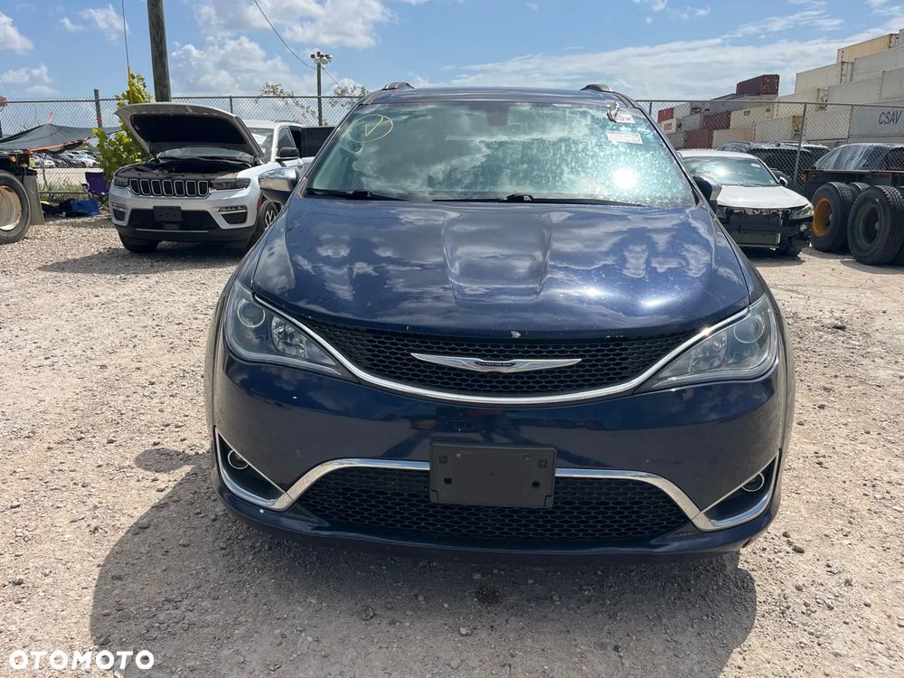 Chrysler Pacifica - 14