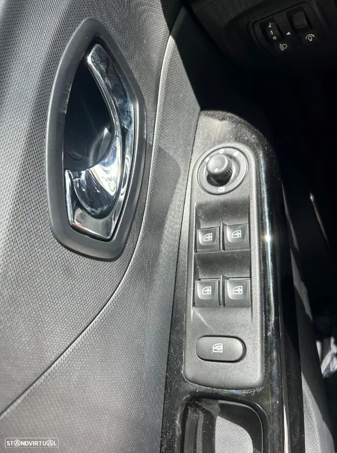 Renault Captur 1.5 dCi Helly Hansen EDC - 8