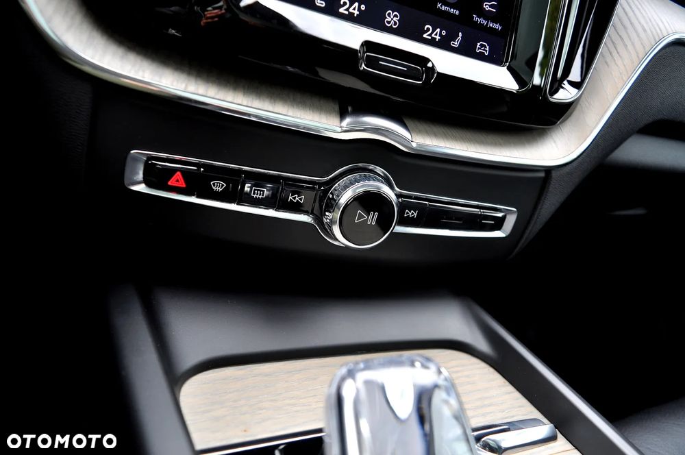 Volvo XC 60 B4 D AWD Geartronic Inscription - 33