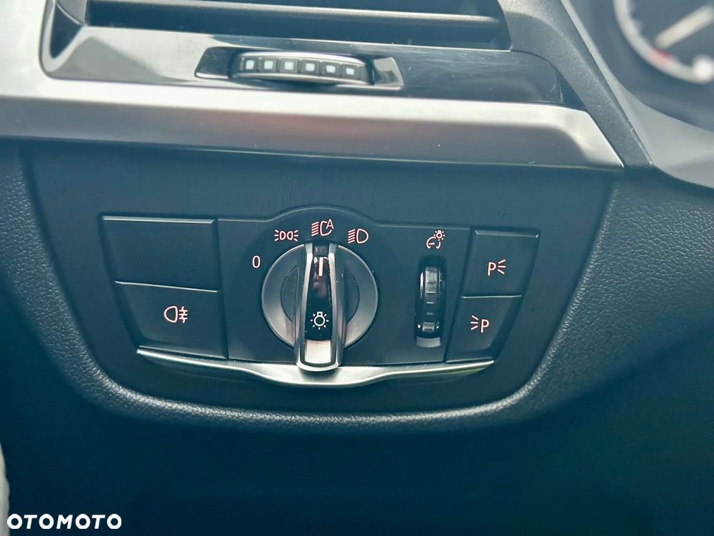 BMW X3 xDrive30i Advantage sport - 11