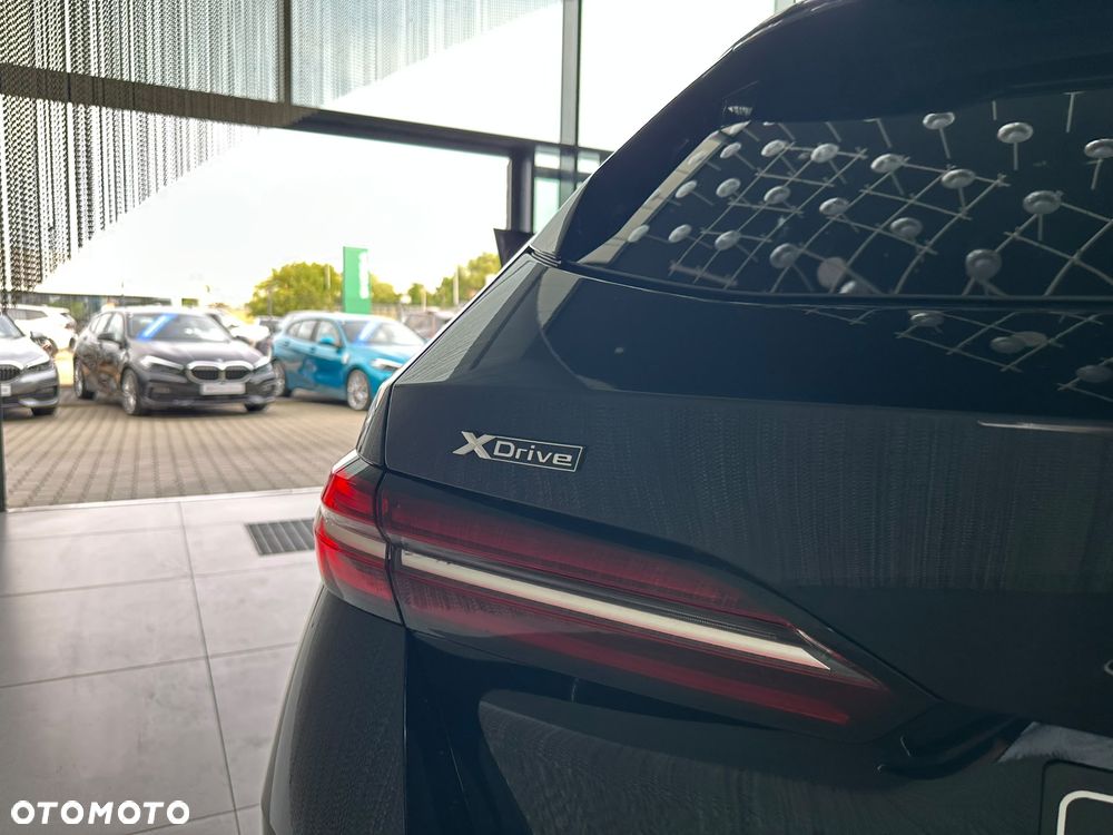 BMW Seria 5 540d xDrive mHEV - 13