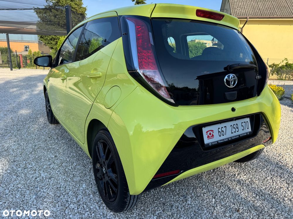 Toyota Aygo x mit x-business Paket - 16
