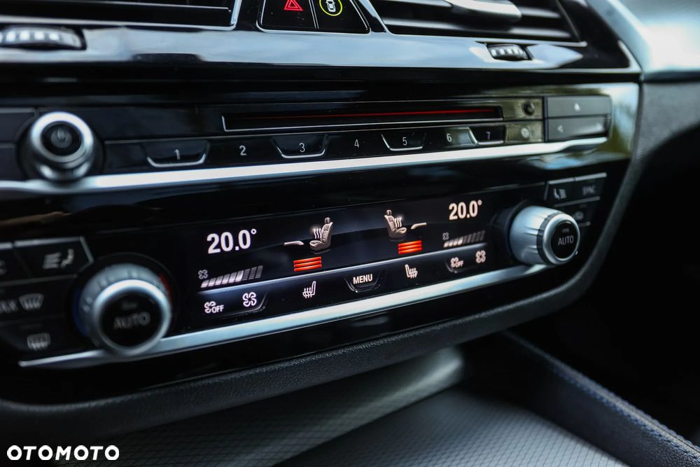 BMW Seria 5 520d xDrive Touring M Sport Edition - 34