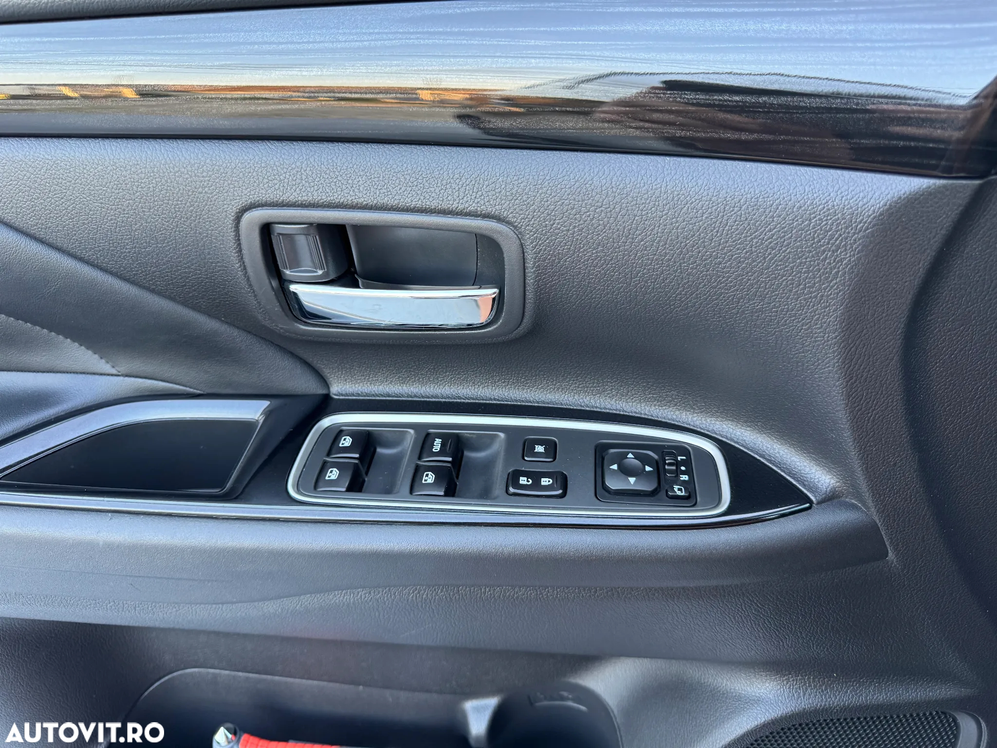Mitsubishi Outlander 2.0 4WD Plug-In Hybrid - 33