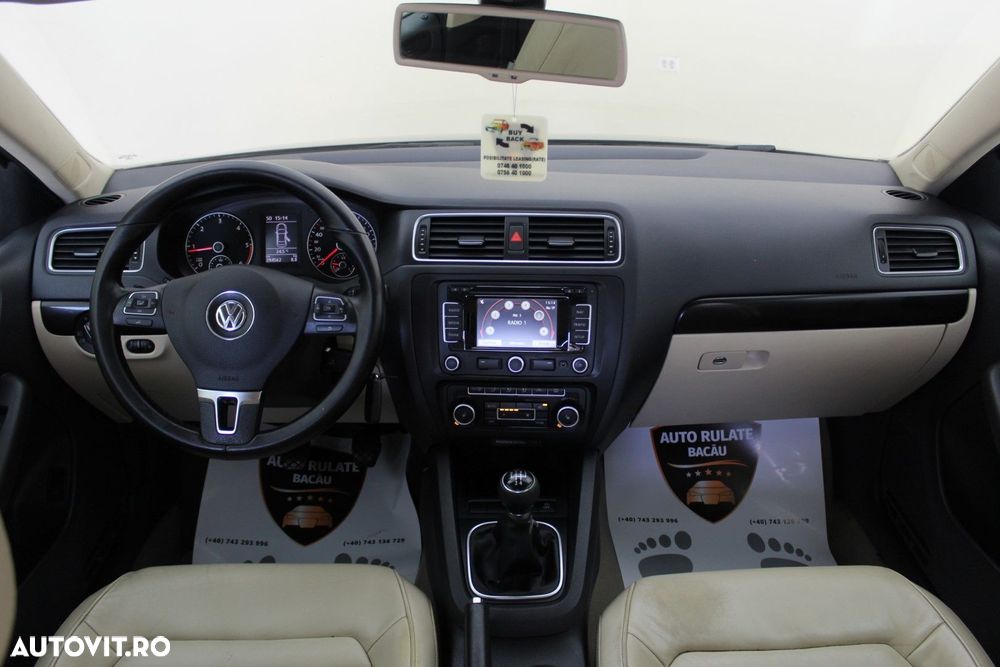 Volkswagen Jetta - 8