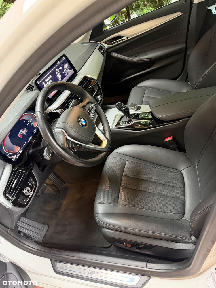 BMW Seria 5 518d mHEV - 10