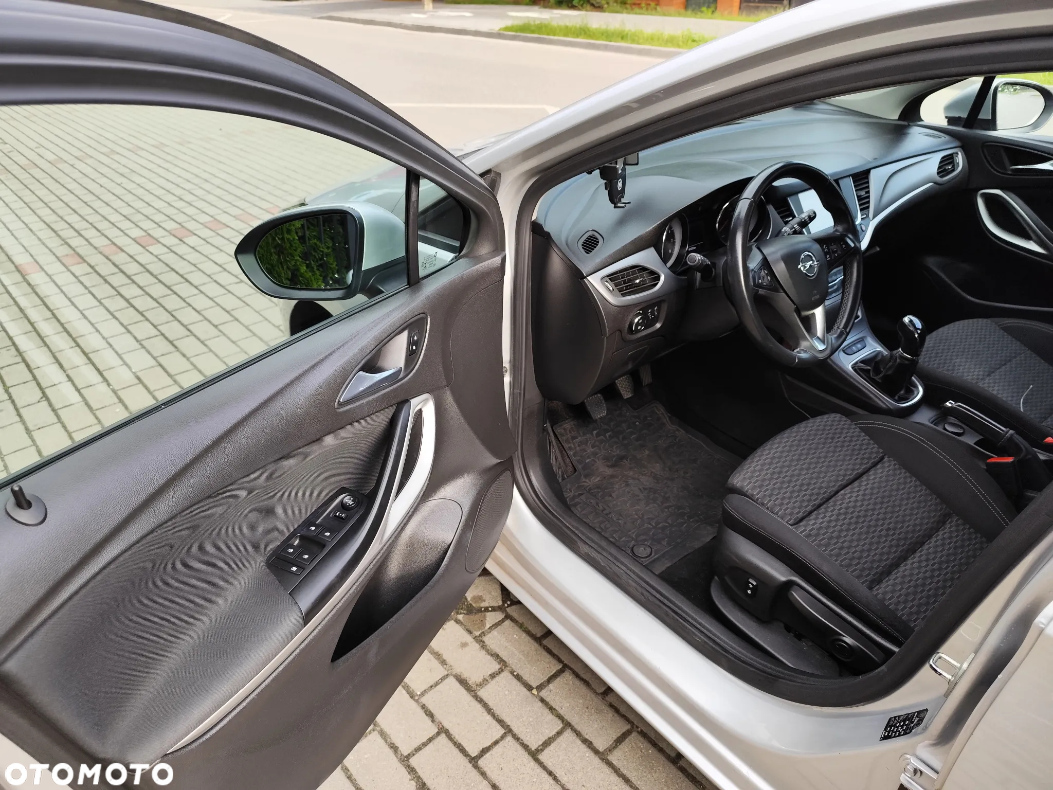 Opel Astra V 1.4 T Dynamic - 14
