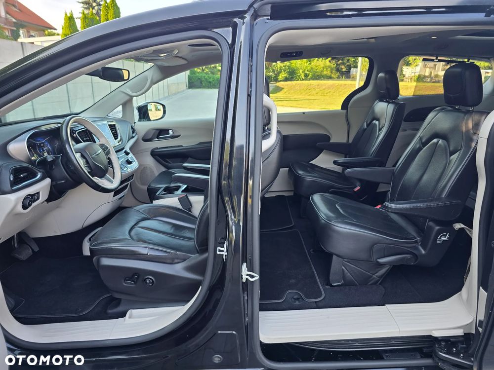 Chrysler Pacifica - 29