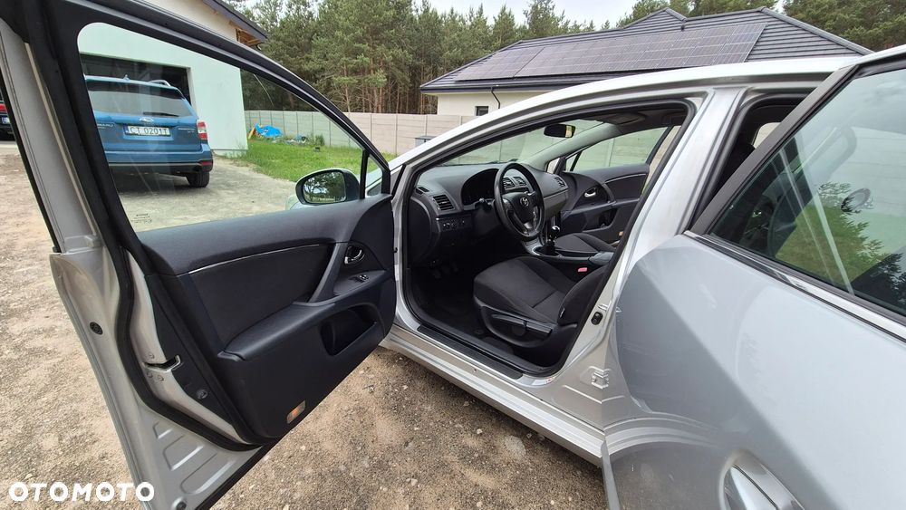 Toyota Avensis 1.8 Luna - 10