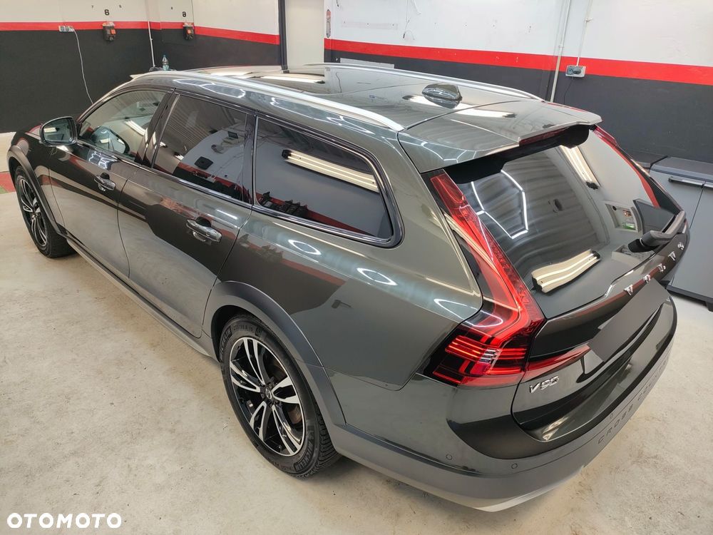 Volvo V90 Cross Country - 10