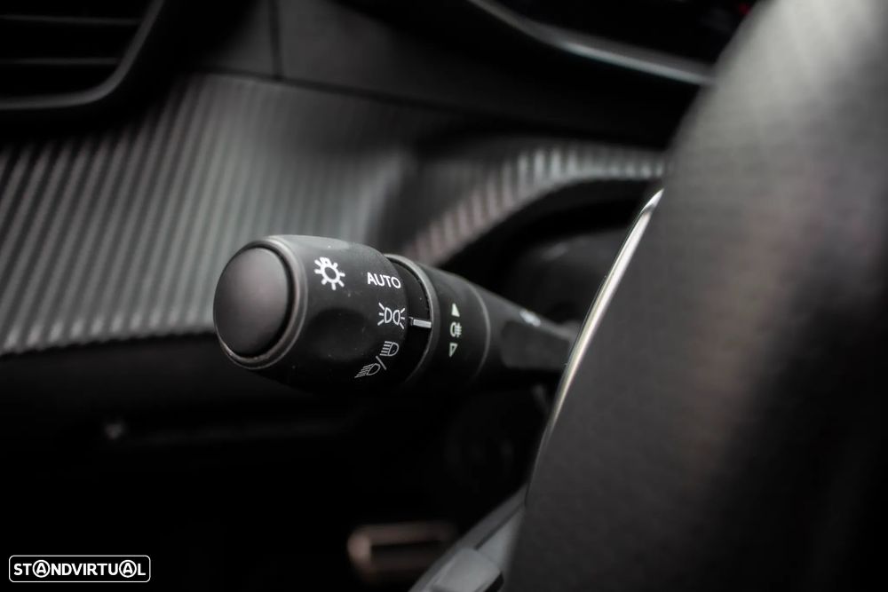 Peugeot 208 1.2 Hybrid GT e-DCS6 - 16