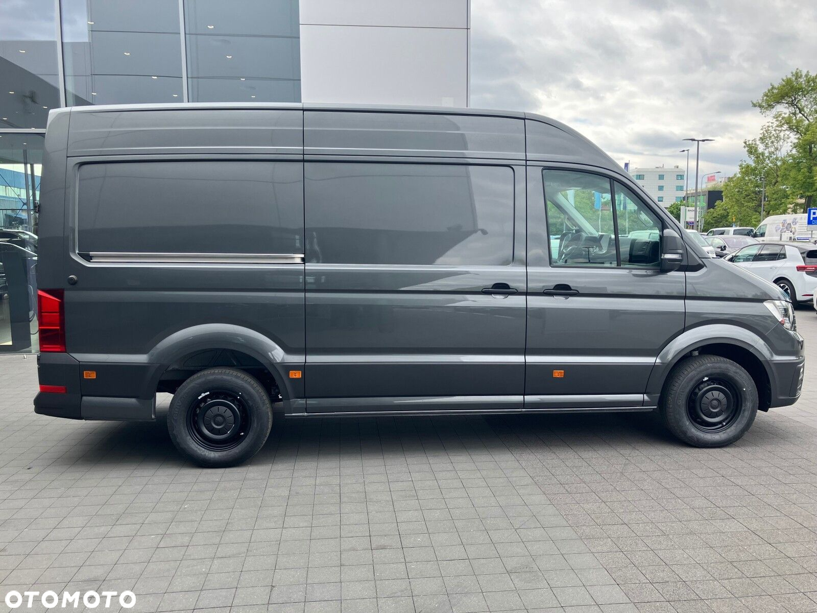 Volkswagen Crafter Crafter 35 Furgon, silnik: 2,0 l  130 kW, skrzynia biegów: napęd 4MOTION, automatyczna 8-biegowa rozstaw osi: 3640 mm - 7