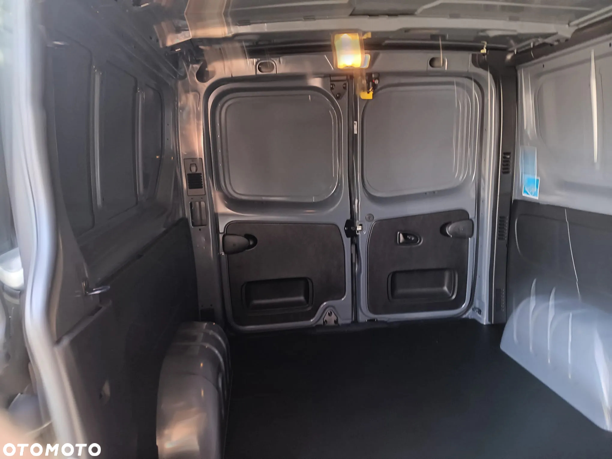 Renault Trafic Furgon L2H1 2.0dCi 130 KM - 7
