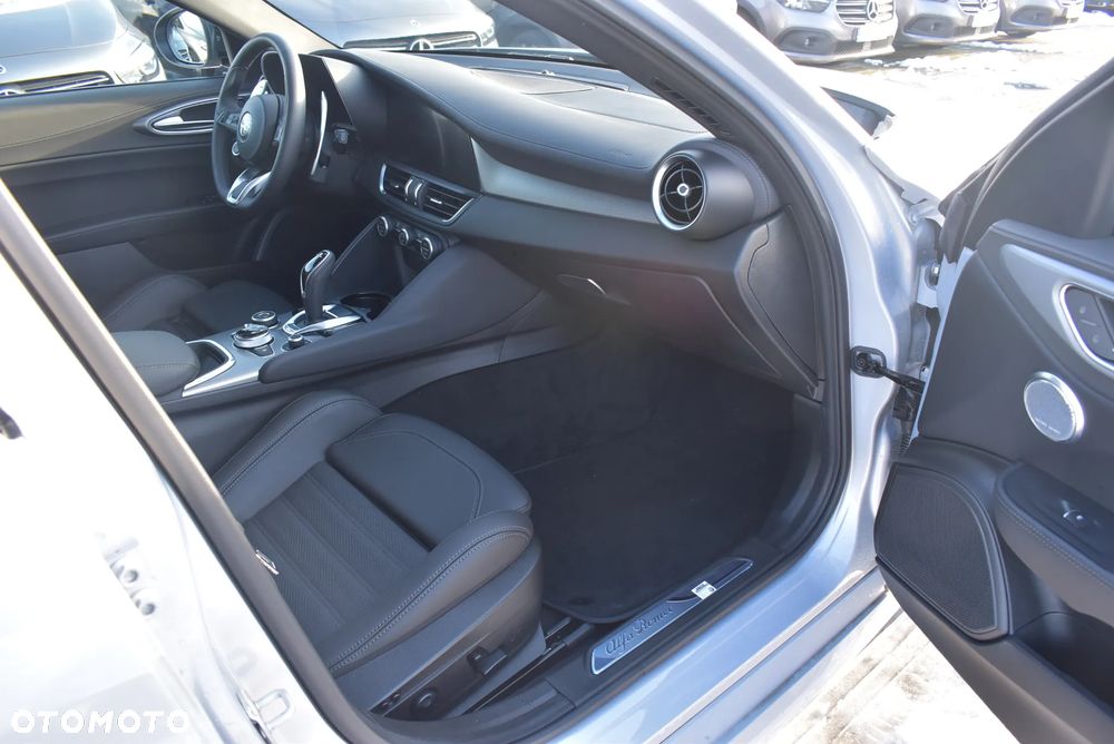 Alfa Romeo Giulia 2.0 Turbo Veloce Q4 - 16