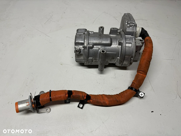 RENAULT ARKANA E-TECH SPRĘŻARKA KLIMATYZACJI 1.6 HYBRYDA 926008231R