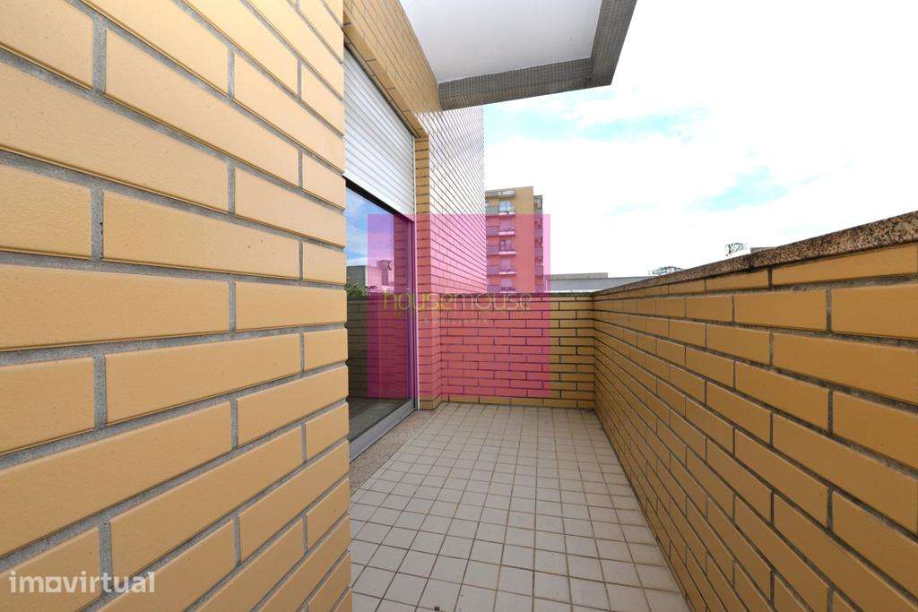 Apartamento T 2 c/ terraço, garagem fechada, aquecimento central - Grande imagem: 5/12