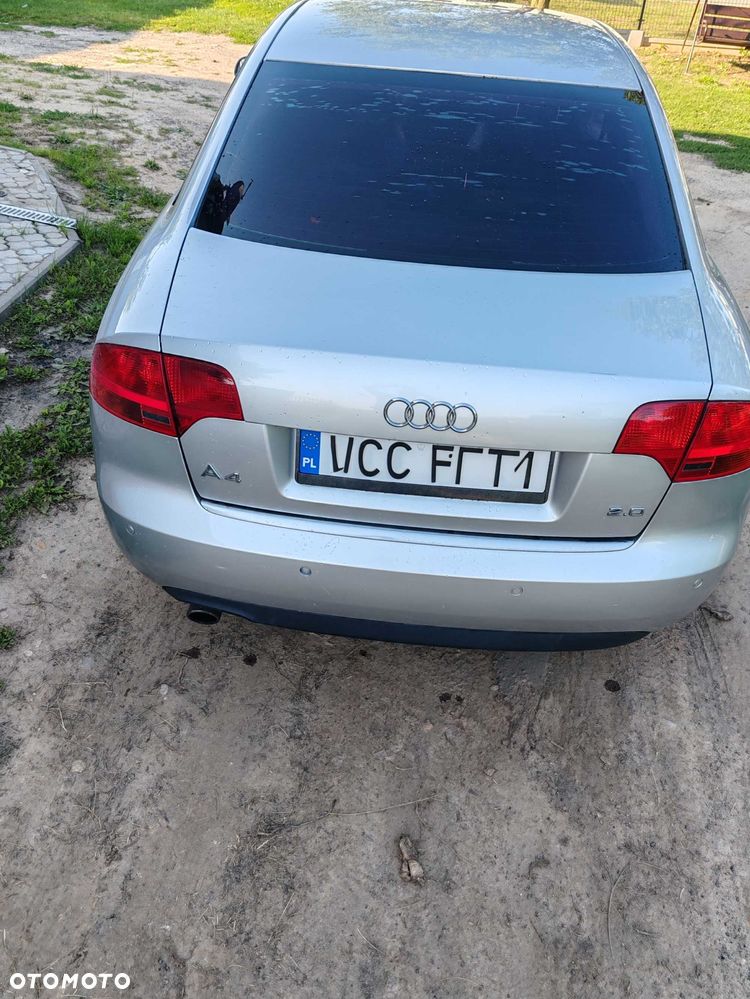 Audi A4 Limousine - 4