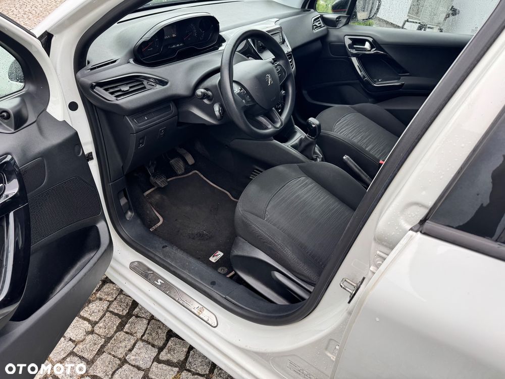 Peugeot 208 - 26