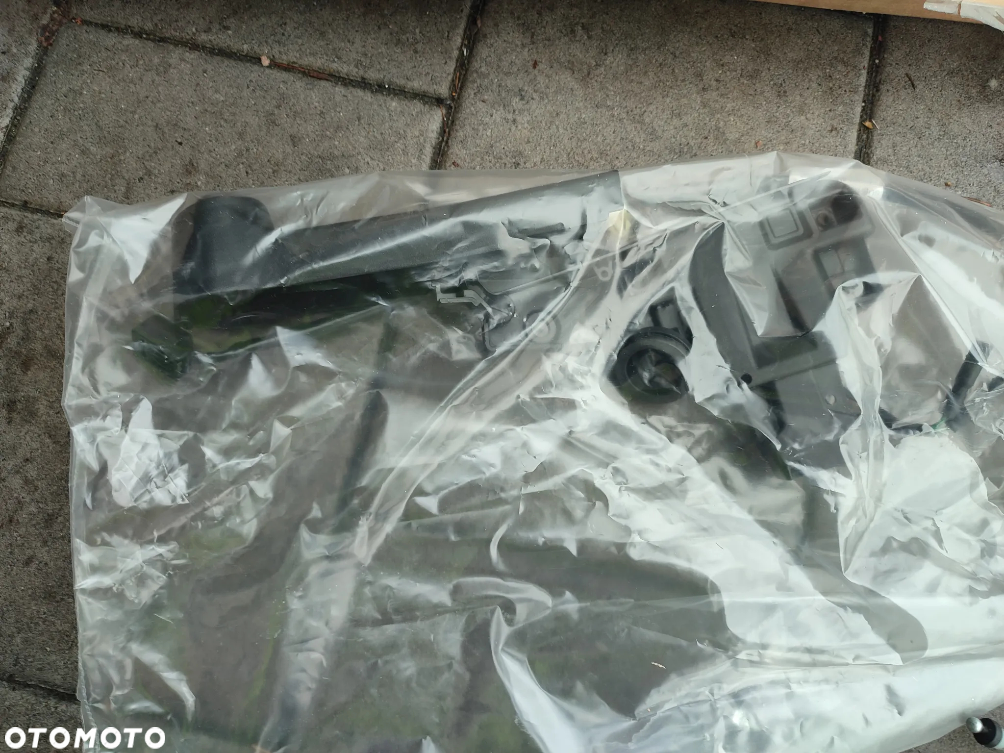 Mechanizm otwierania kufra centralnego Honda Forza 125 300 - 5