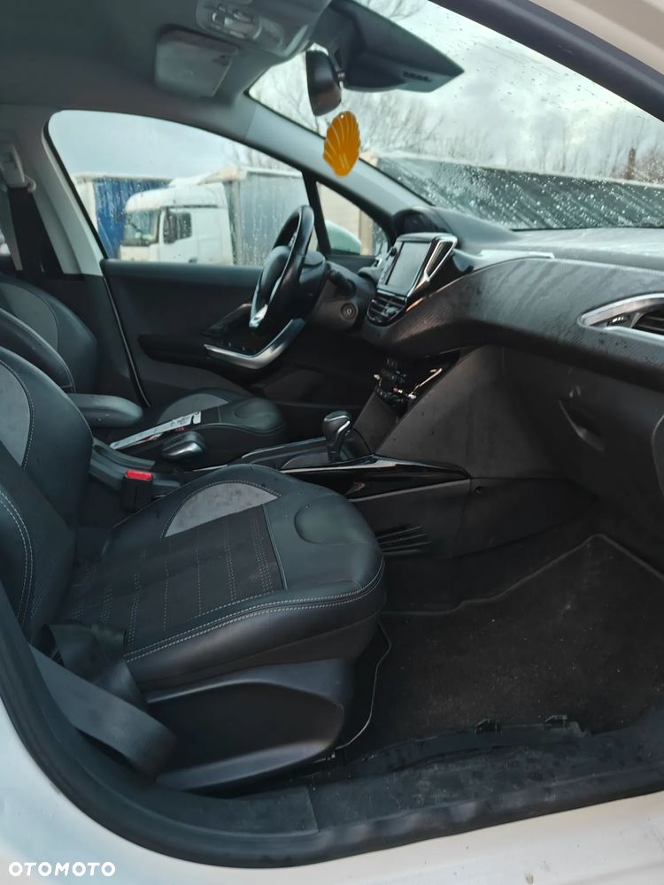 Peugeot 2008 PureTech 110 GPF Stop&Start EAT6 Allure - 12