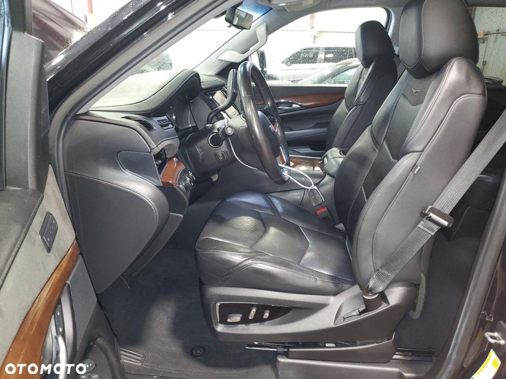 Cadillac Escalade - 8