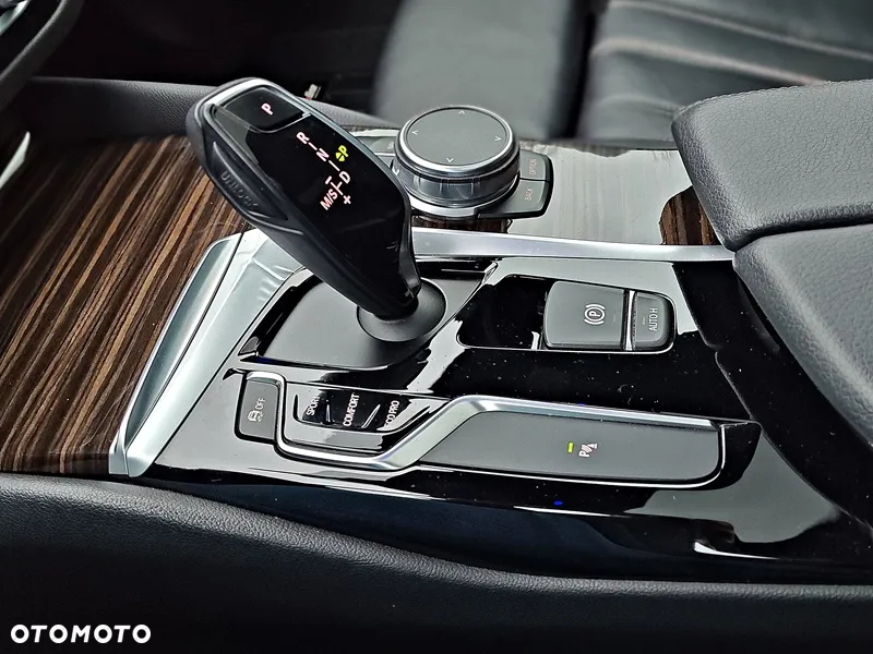 BMW Seria 5 530i xDrive Sport Line - 34