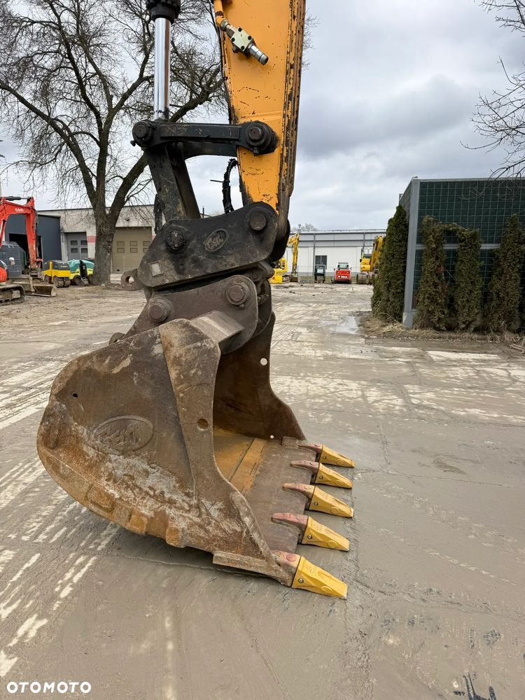 Hyundai HX 300 L - 13