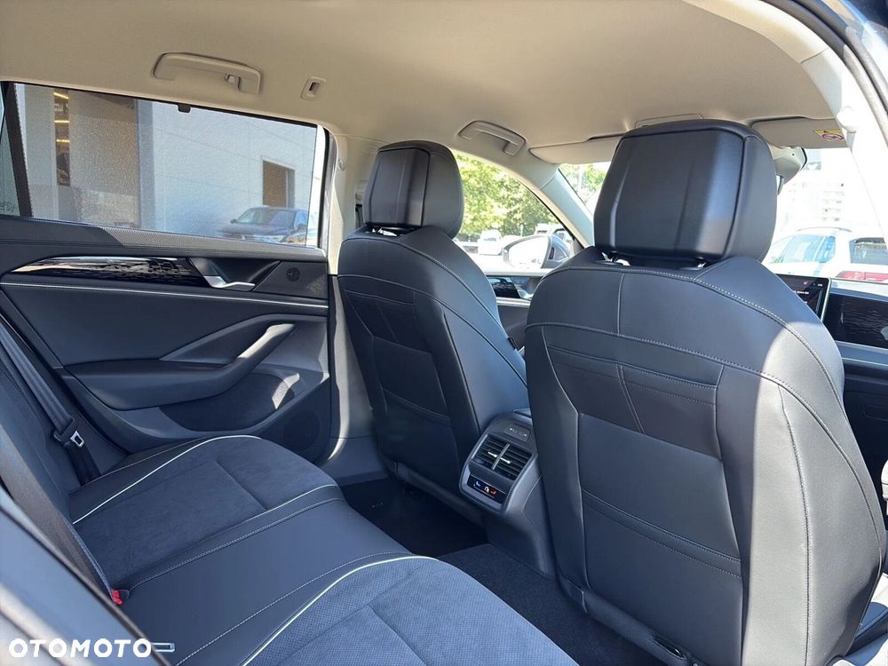 Volkswagen Passat Variant 2.0 TSI Business Plus DSG - 24