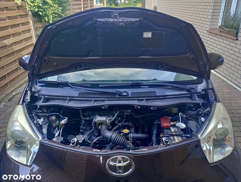 Toyota iQ - 5