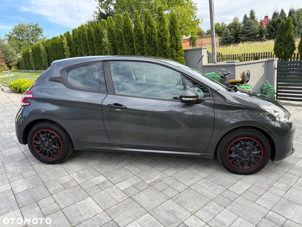 Peugeot 208 - 4