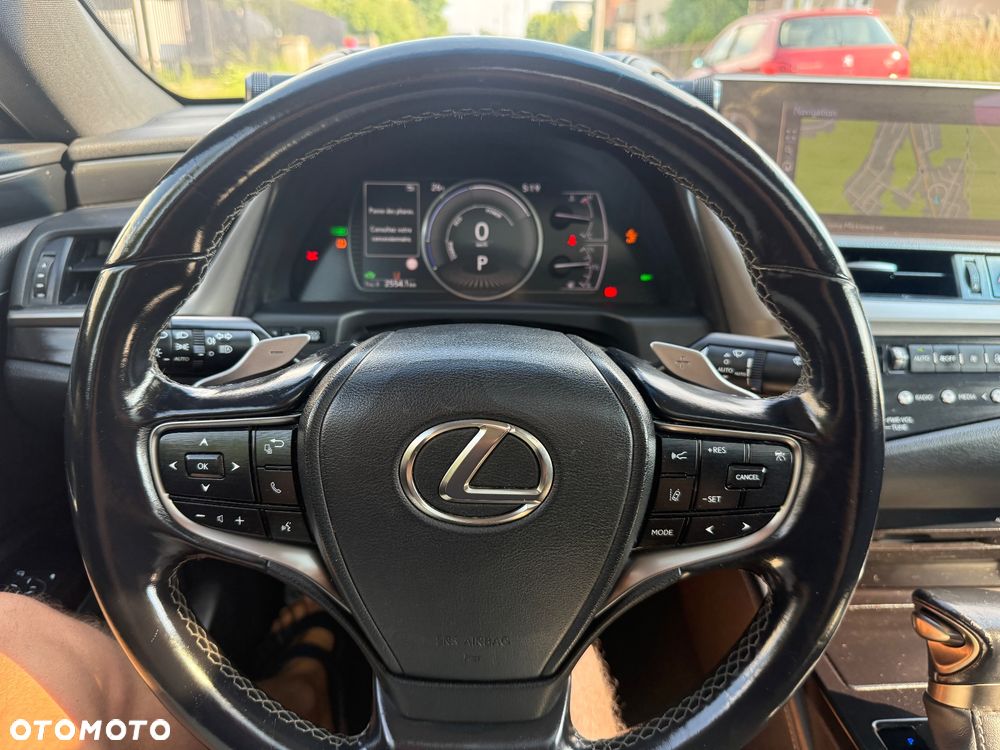 Lexus ES 300h Business Edition + - 32