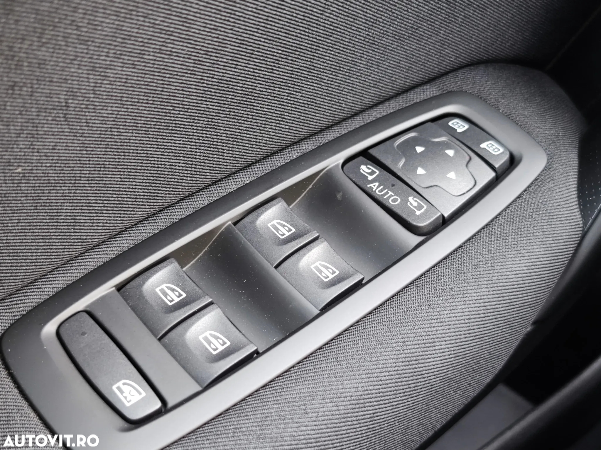 Renault Megane BLUE dCi 115 BUSINESS EDITION - 26