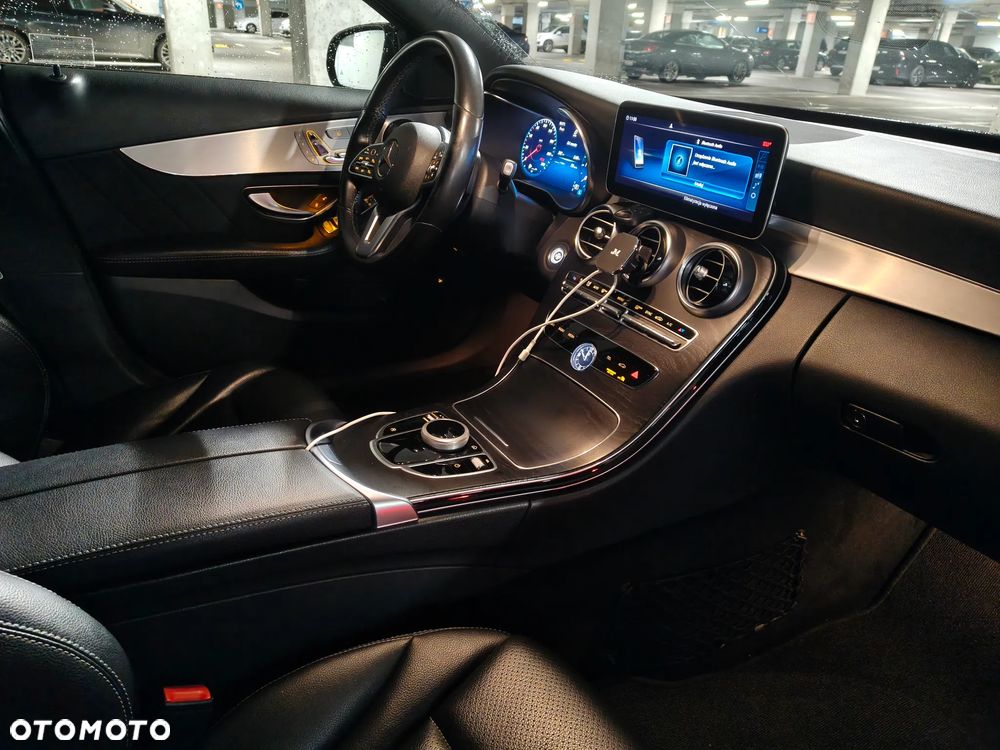 Mercedes-Benz Klasa C 300 4MATIC 9G-TRONIC - 14