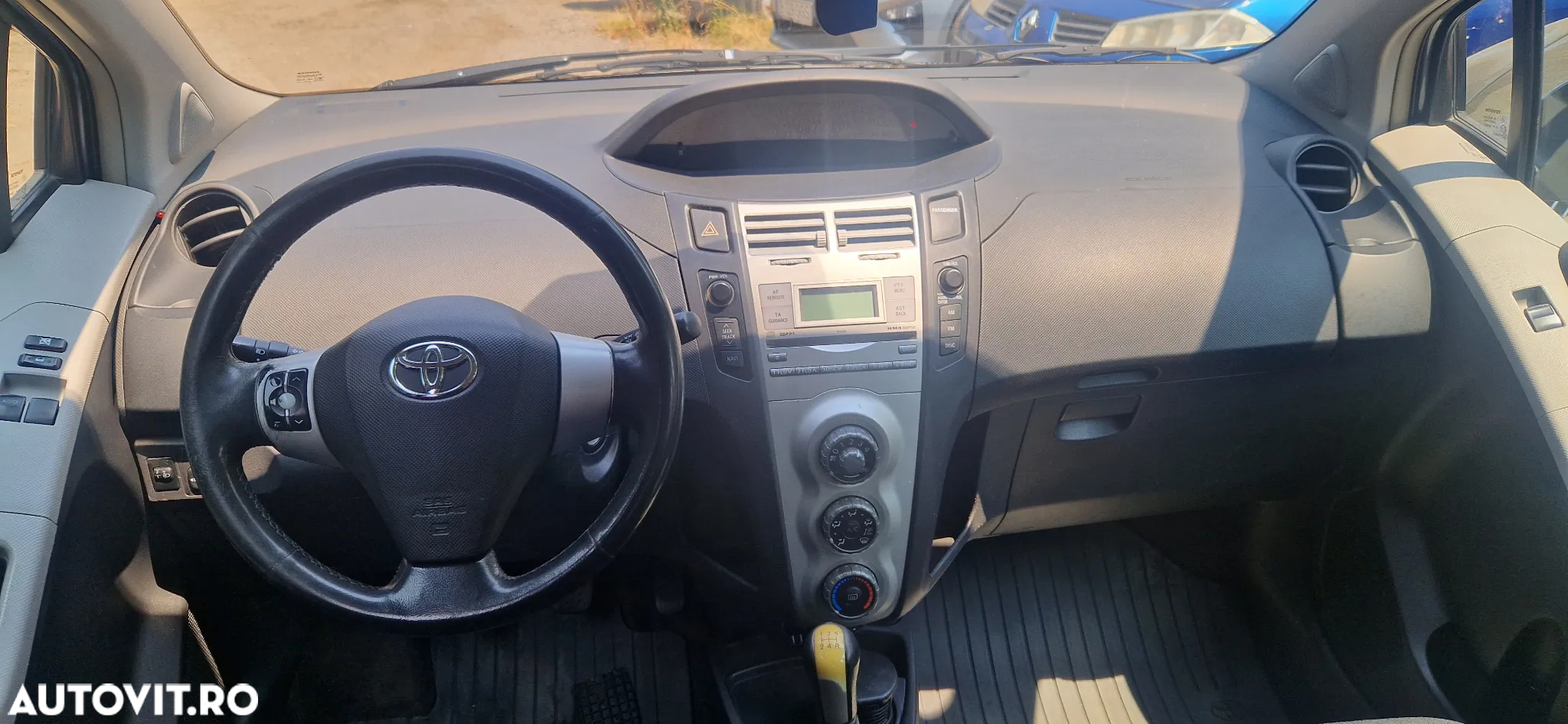 Toyota Yaris 1.3 Sol - 8