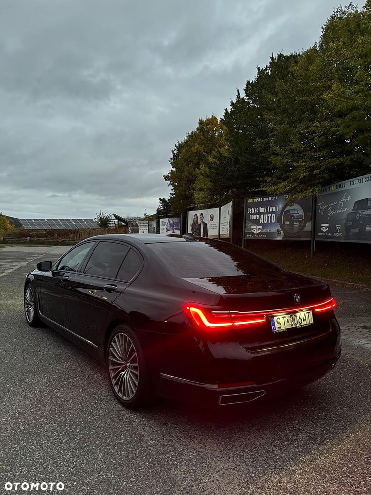 BMW Seria 7 730d xDrive mHEV - 15