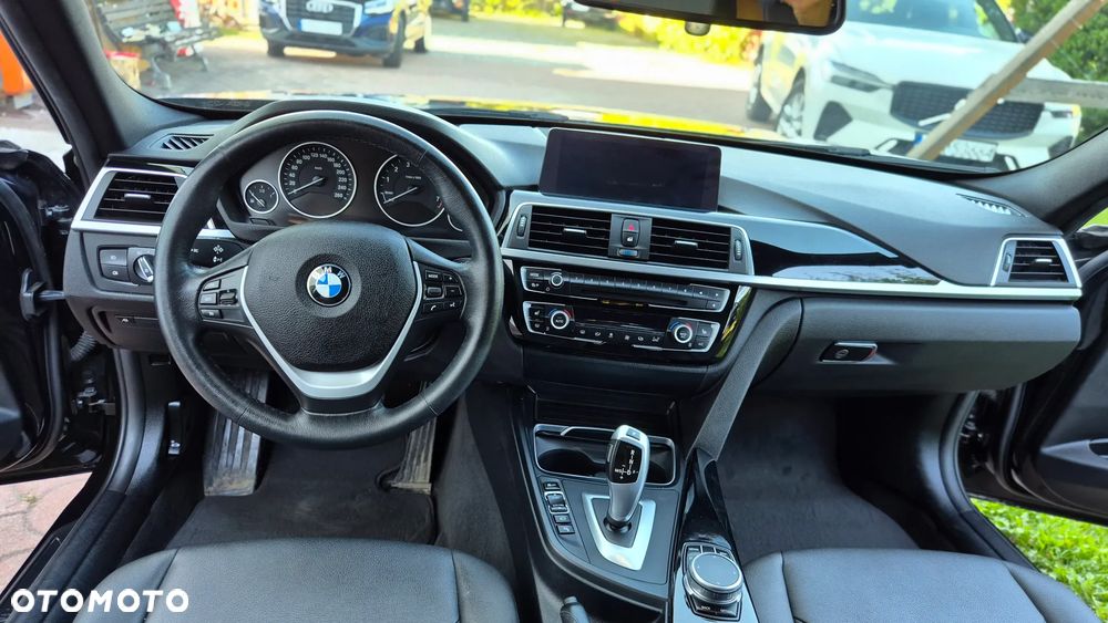 BMW Seria 3 320i xDrive Advantage sport - 23