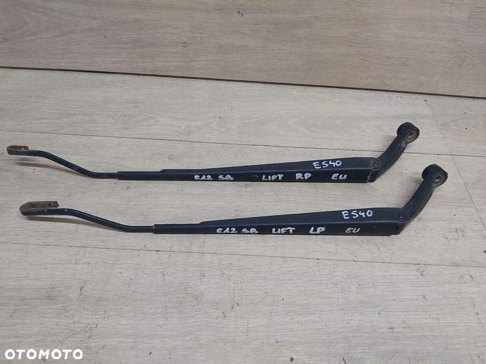 Toyota Corolla E12 ramię wycieraczki przód lewe prawe komplet Hatchback HB - 1