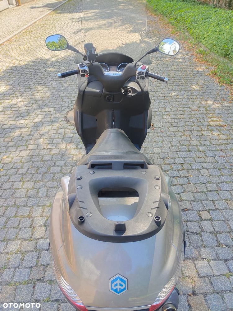 Piaggio MP-3 - 10