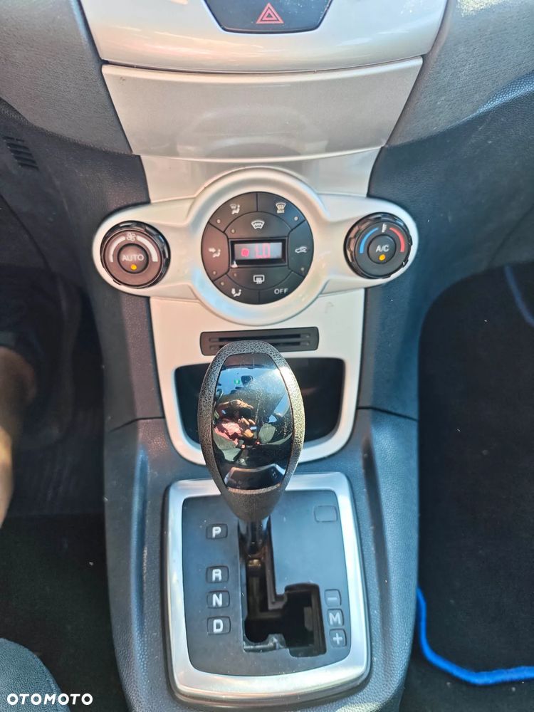 Ford Fiesta 1.4 Autom Ghia - 10