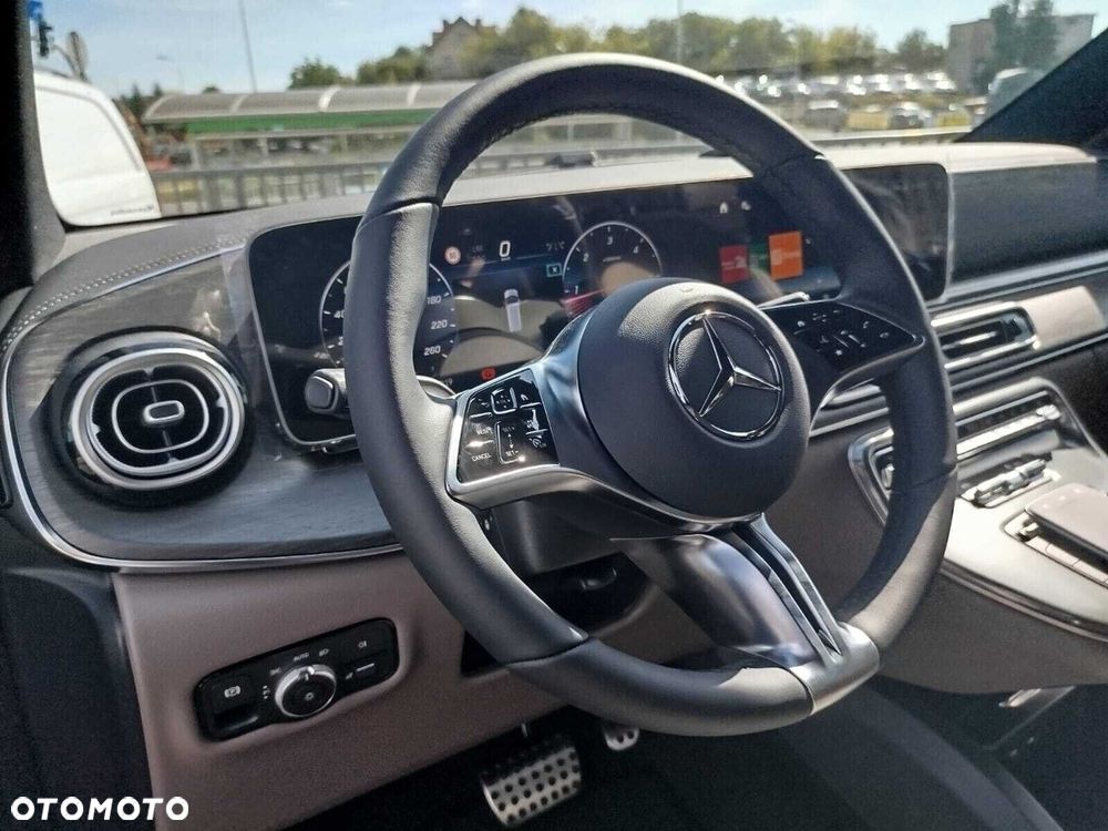 Mercedes-Benz Klasa V - 19