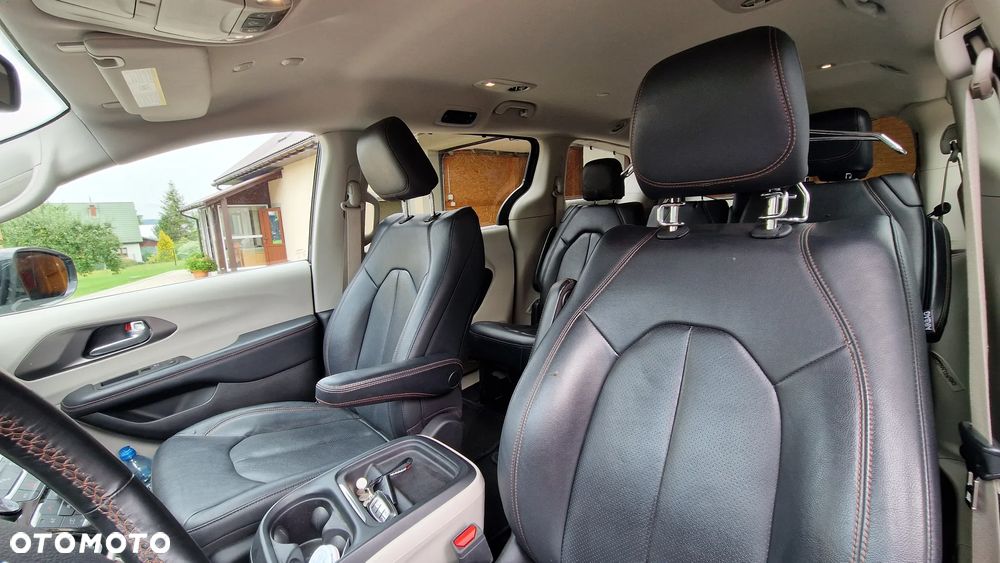 Chrysler Pacifica - 17