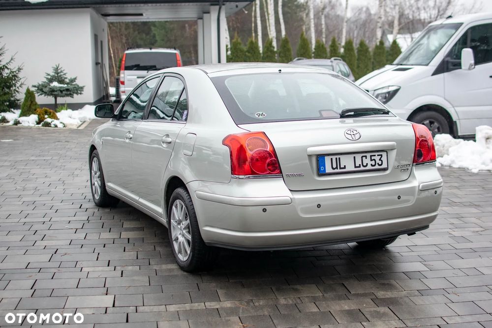 Toyota Avensis - 17