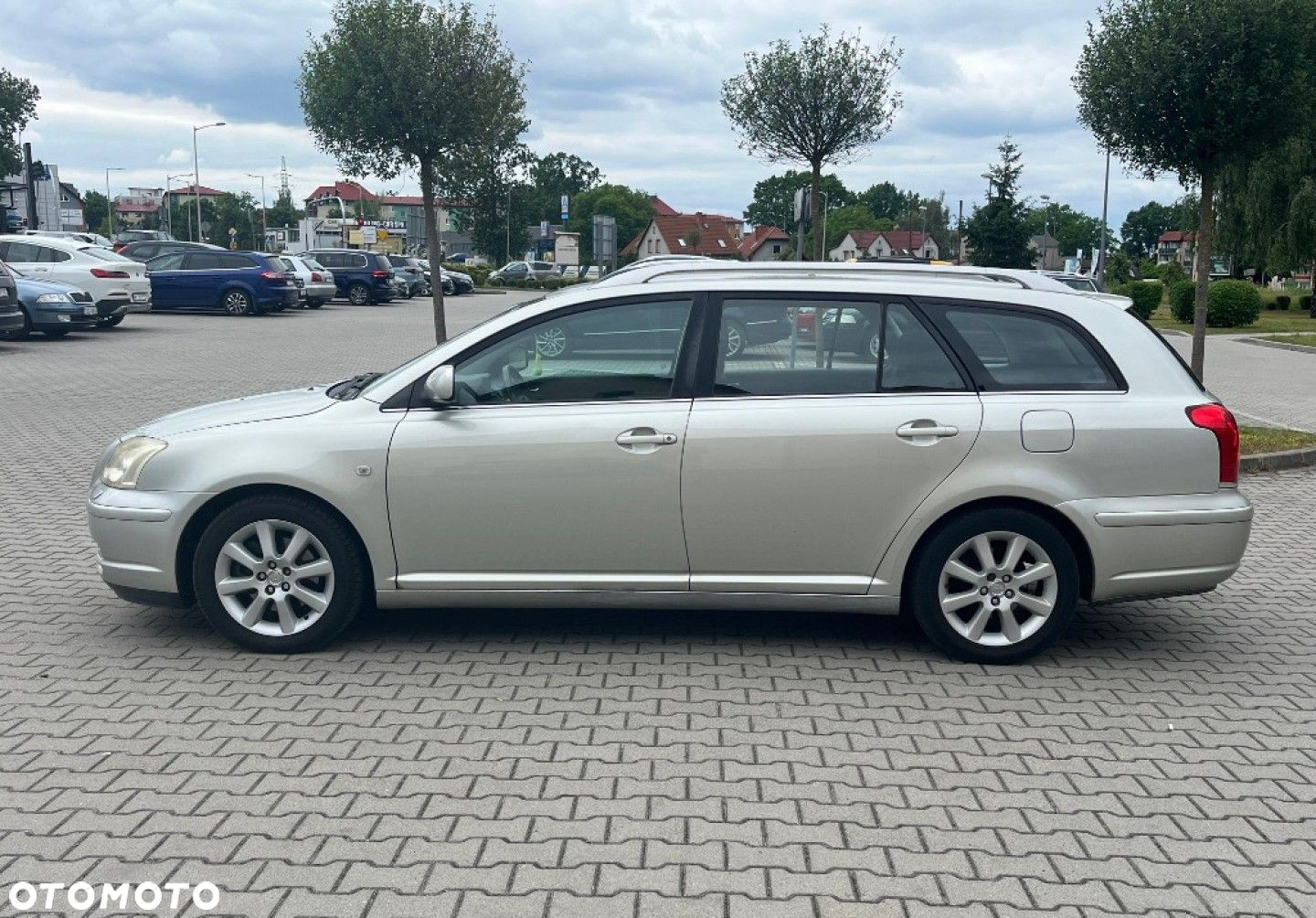 Toyota Avensis - 4
