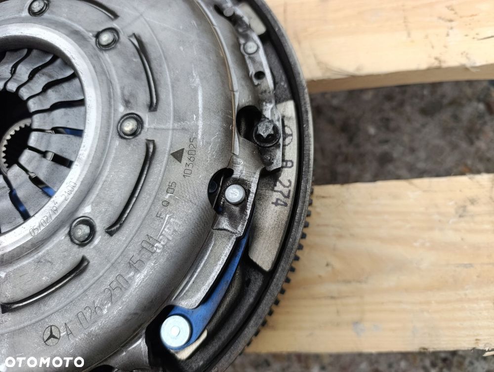 MERCEDES W205 SPRZĘGŁO KOŁO DWUMASOWE 2.0 CGI A0262501501 - 2