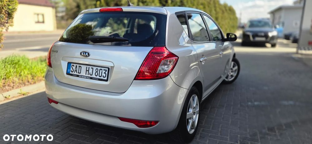 Kia Ceed 1.4 CVVT Dream-Team Edition - 13