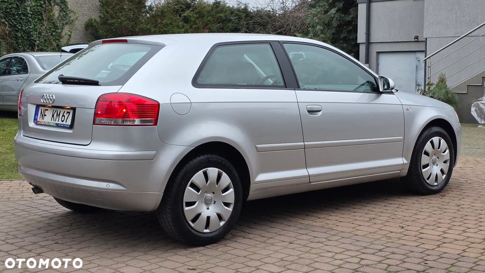 Audi A3 3-drzwiowe 1.6 Attraction - 3