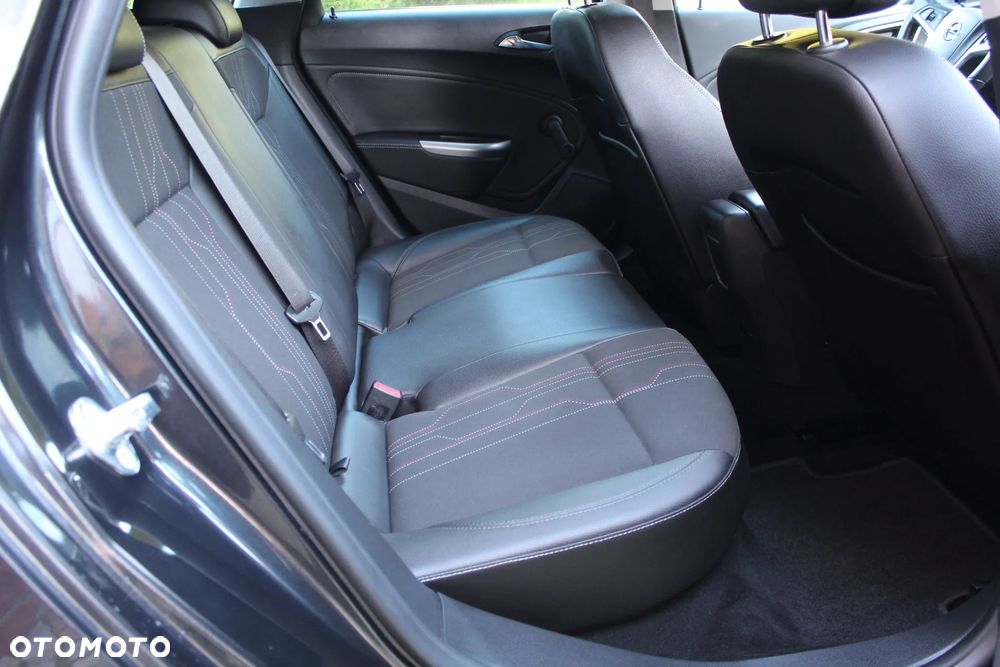 Opel Astra 1.4 Turbo 150 Jahre - 9